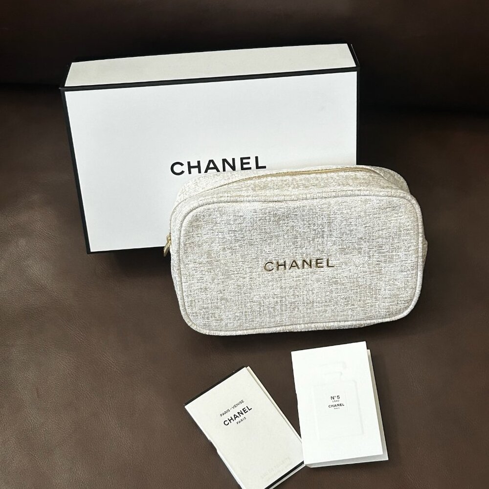 NWT CHANEL Beauty Pouch Make Up Bag + 2 Free Chanel Samples & Chanel Box - Picture 10 of 10